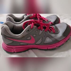 Nike Women's Pink And Gray TENNIS size 7.5